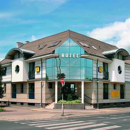 Hotel Kalvaria Gyor Bagian luar foto