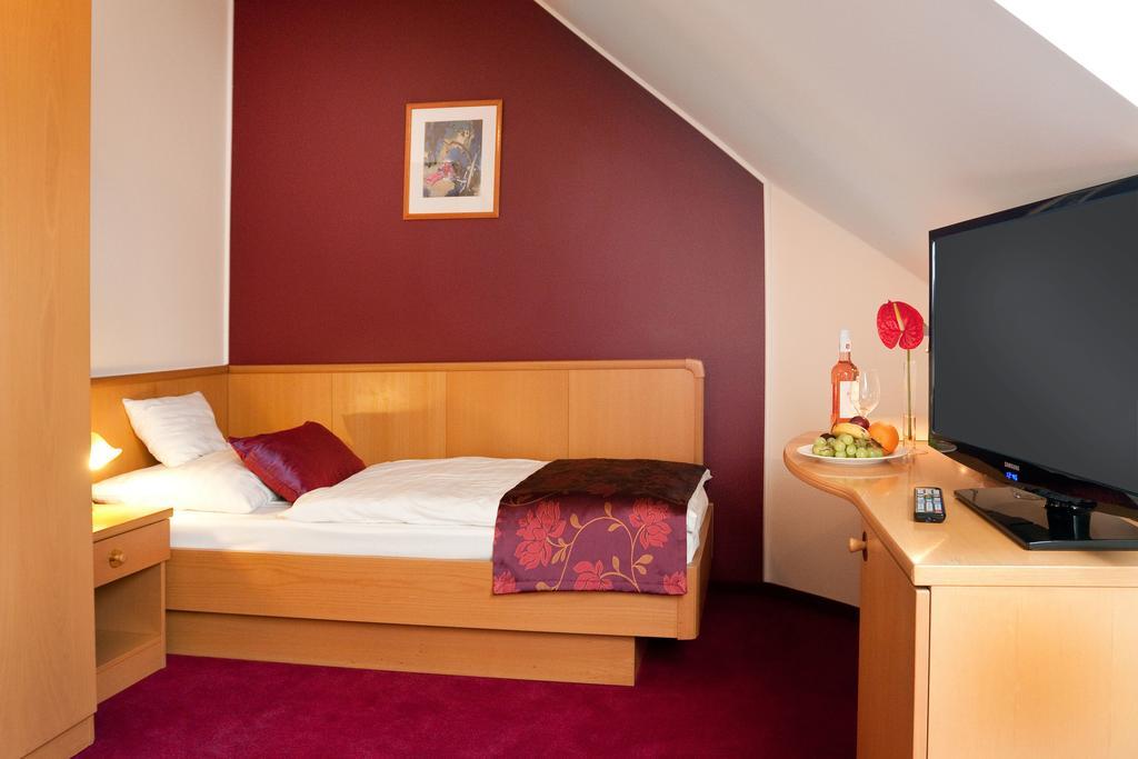 Hotel Kalvaria Gyor Ruang foto