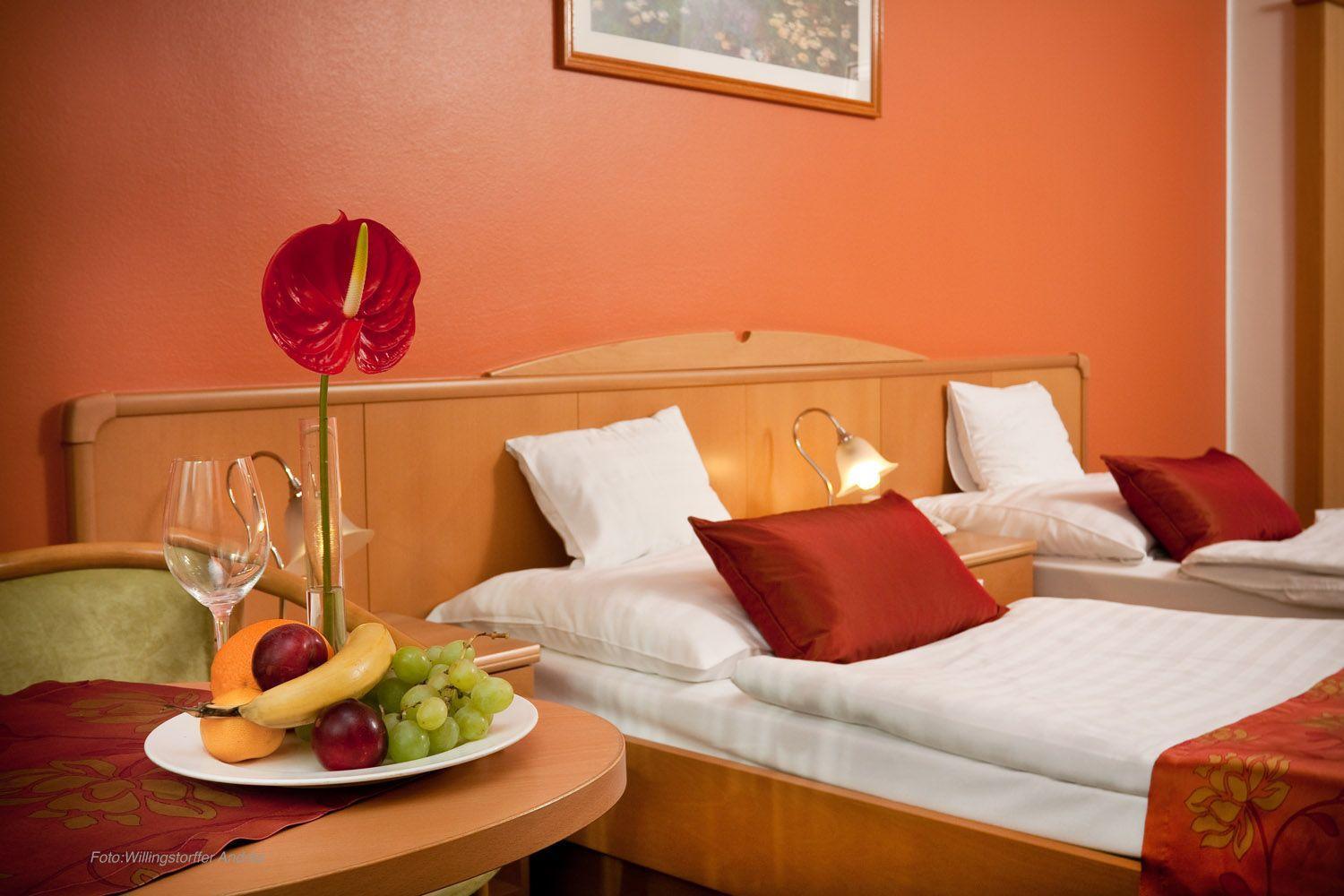 Hotel Kalvaria Gyor Bagian luar foto