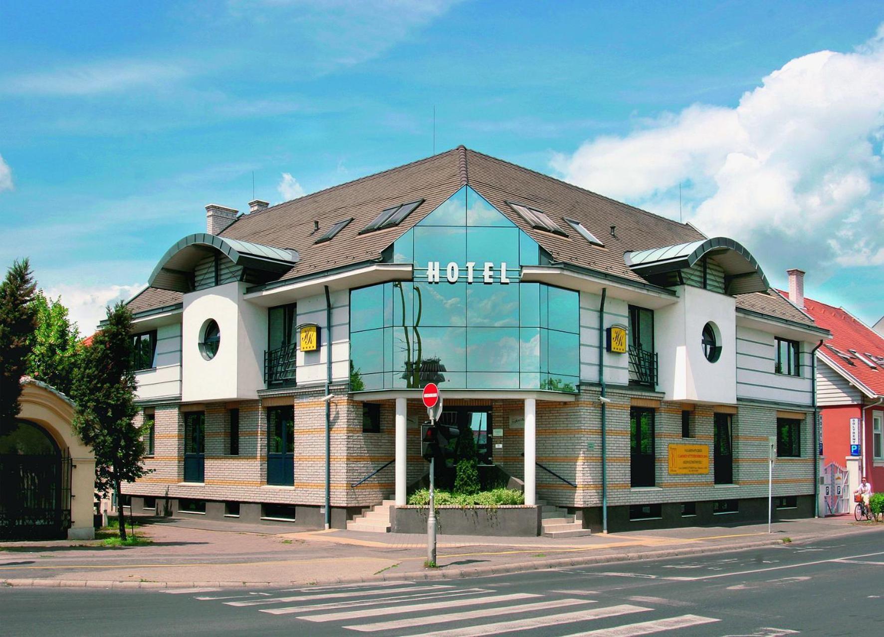Hotel Kalvaria Gyor Bagian luar foto